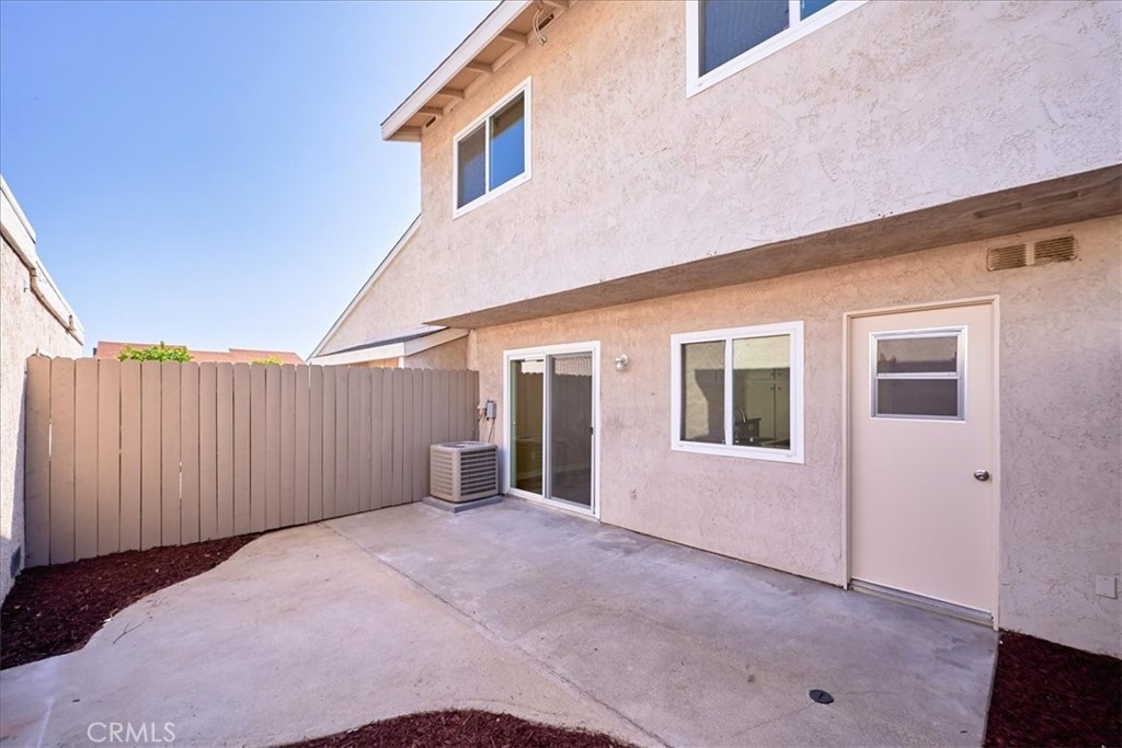 1337 N Elderberry Avenue