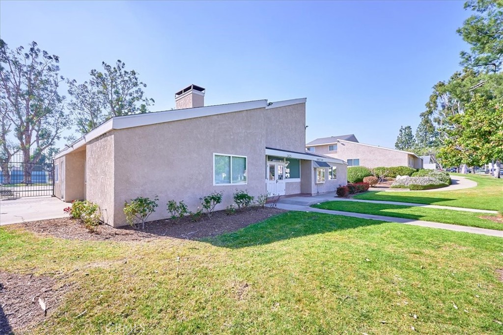 1337 N Elderberry Avenue