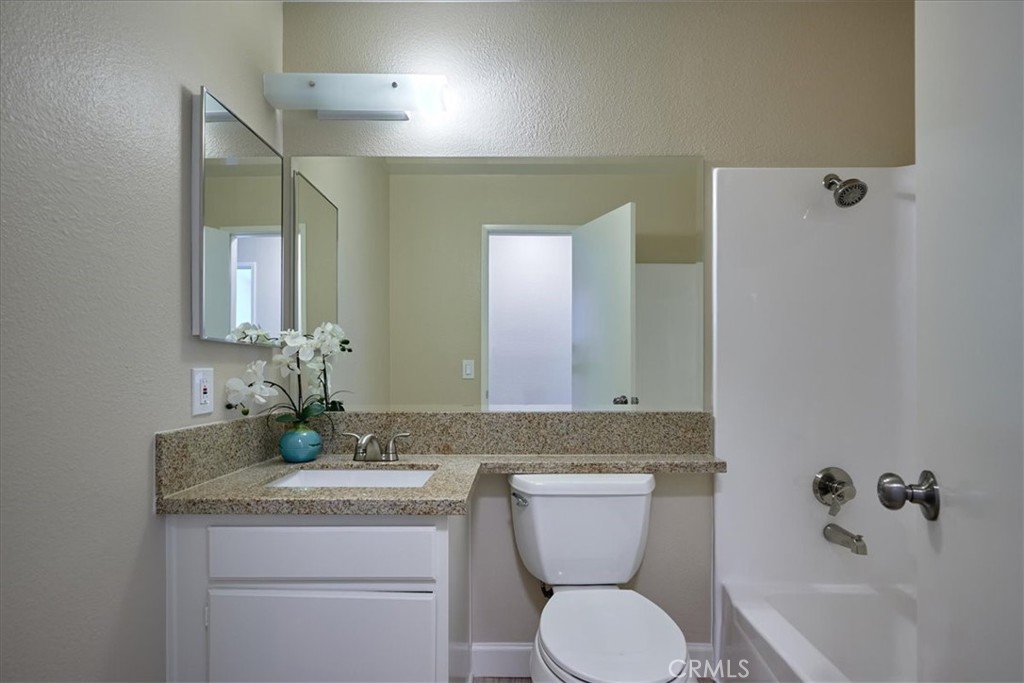 1337 N Elderberry Avenue