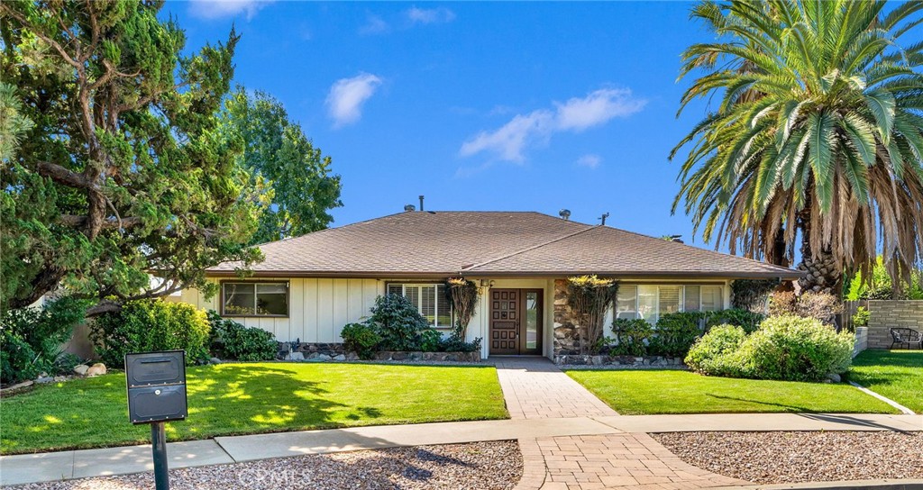 656 W Anaby Court