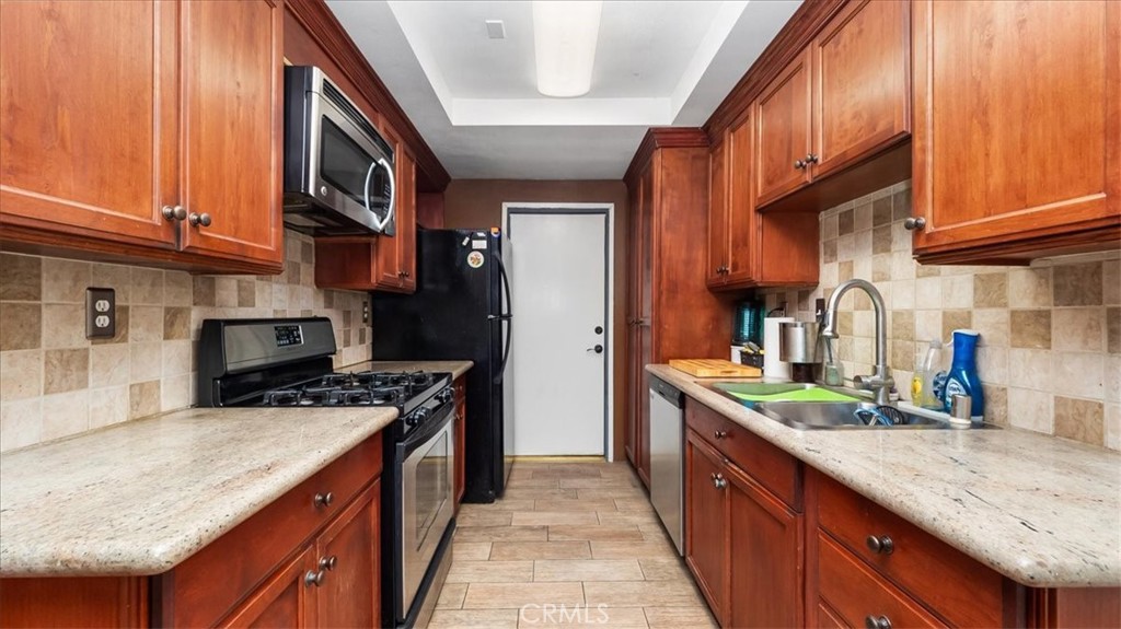 1111 Strawberry Lane 11