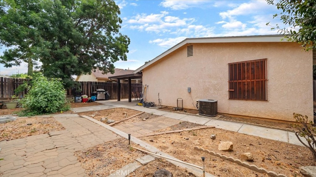 25372 Las Palomas Drive