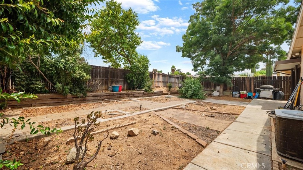 25372 Las Palomas Drive