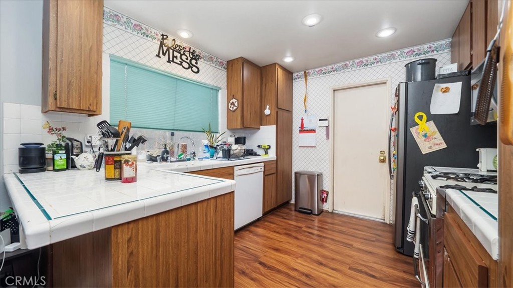 25372 Las Palomas Drive