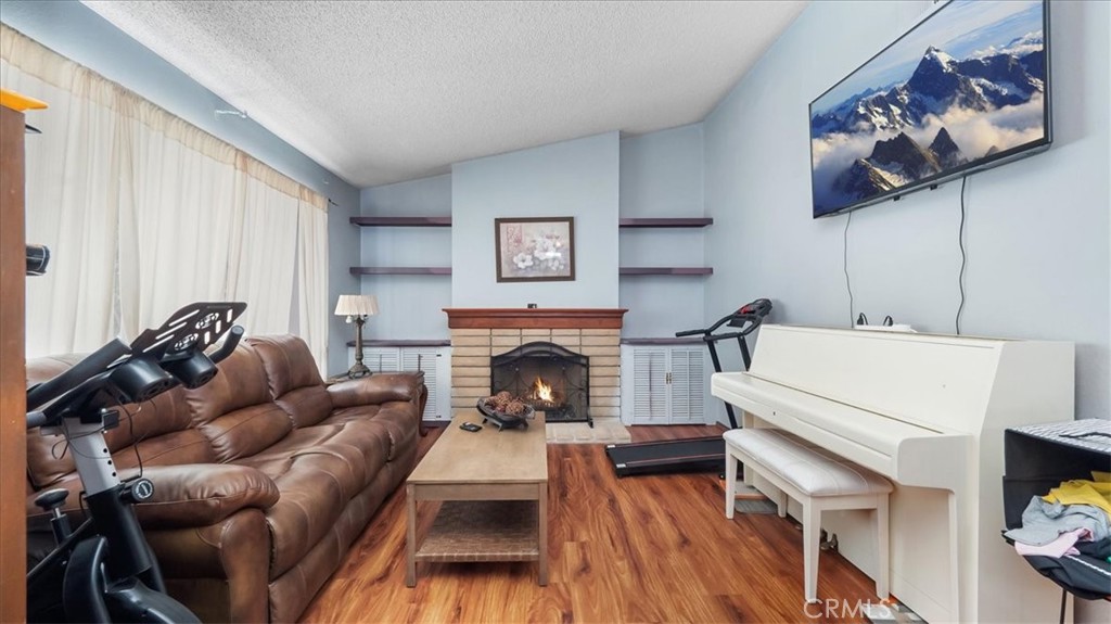 25372 Las Palomas Drive