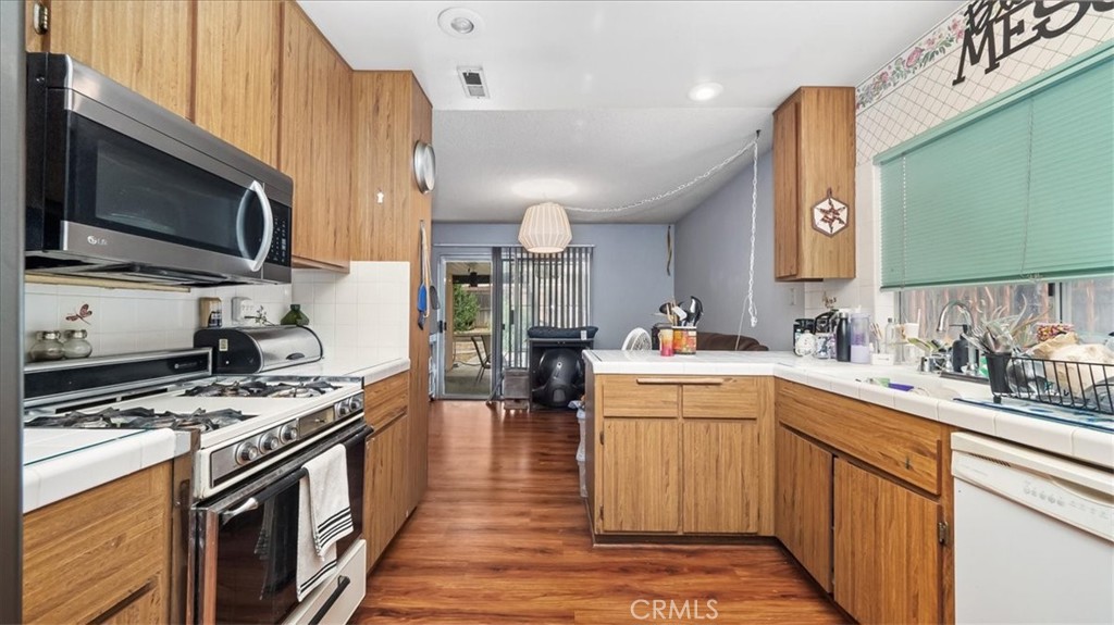 25372 Las Palomas Drive