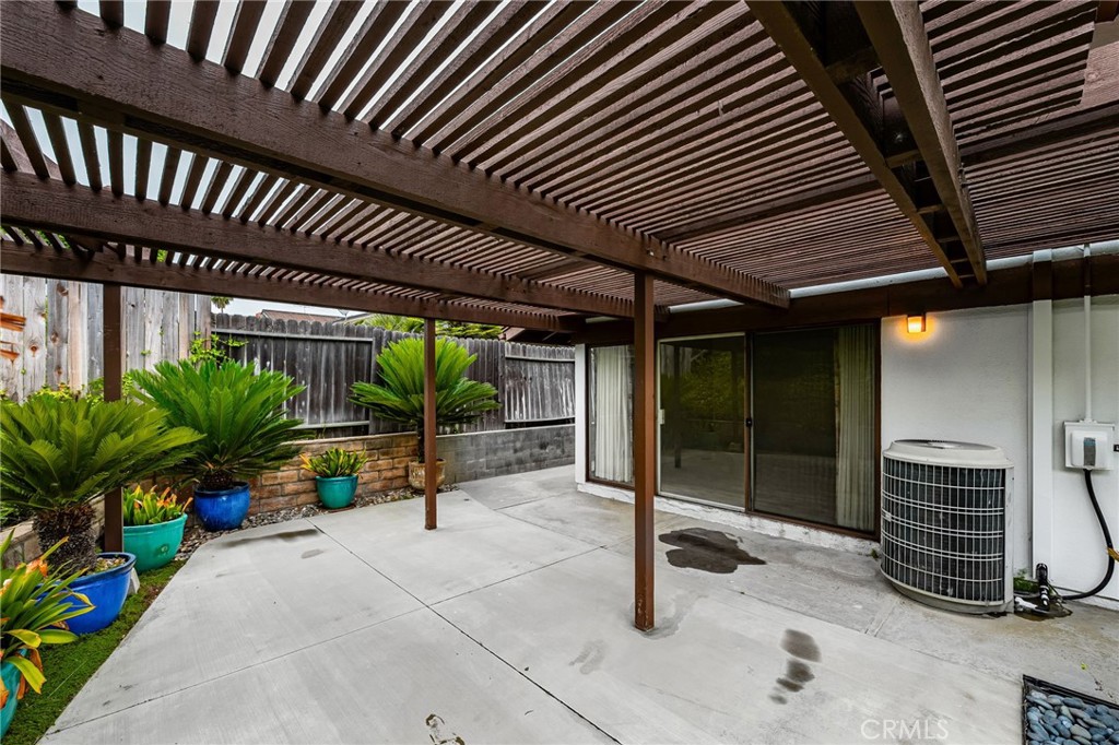 710 W Wedgewood Lane