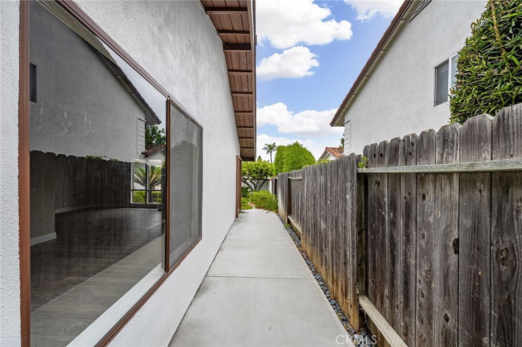 710 W Wedgewood Lane