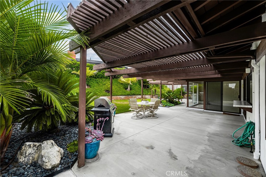 710 W Wedgewood Lane