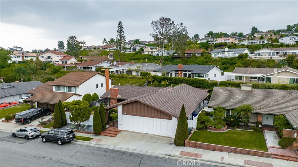 710 W Wedgewood Lane