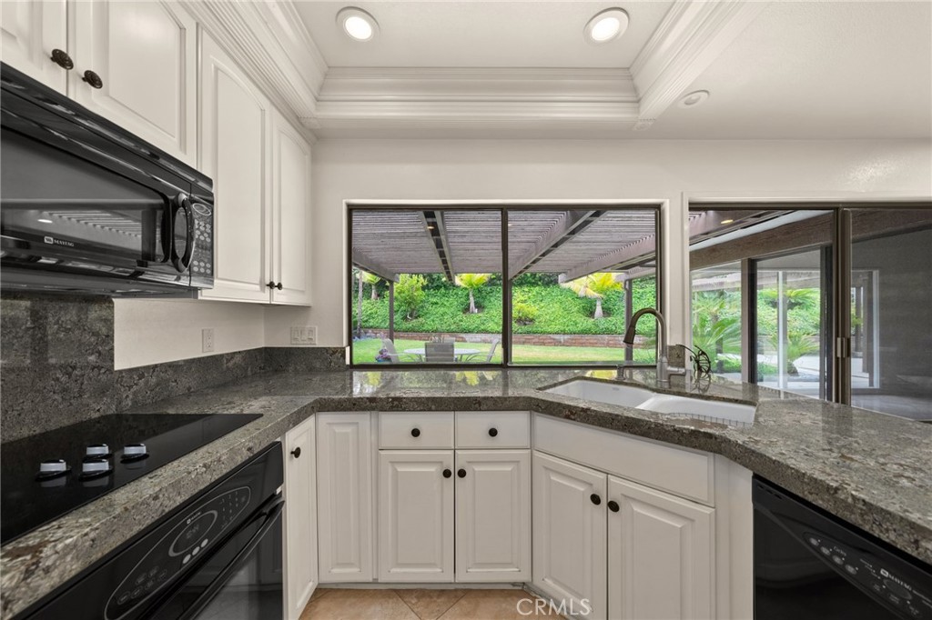 710 W Wedgewood Lane