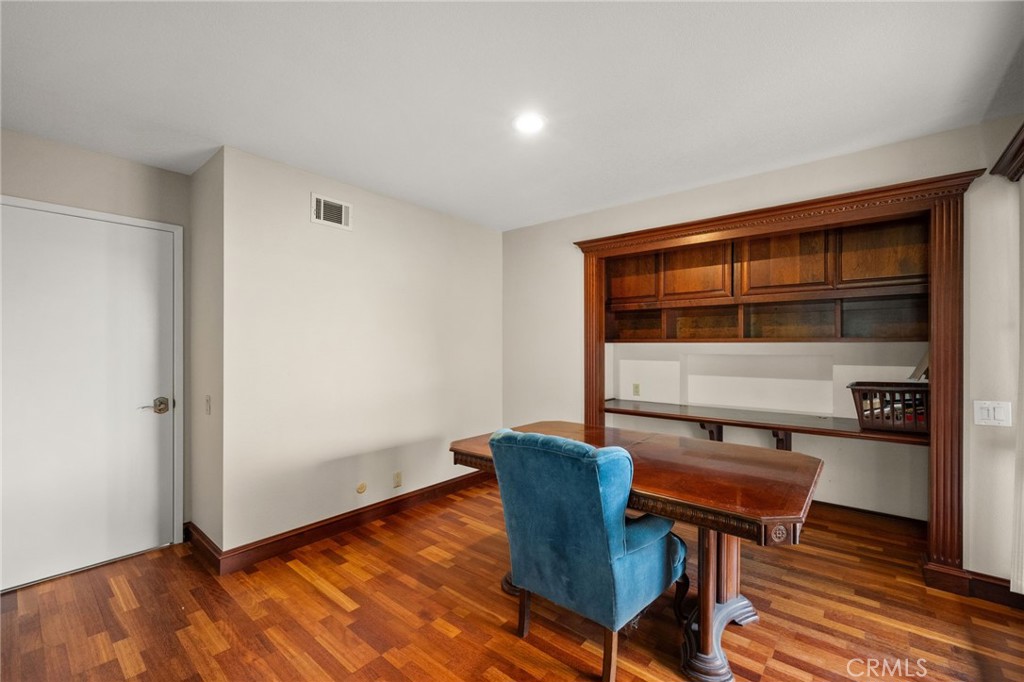 710 W Wedgewood Lane