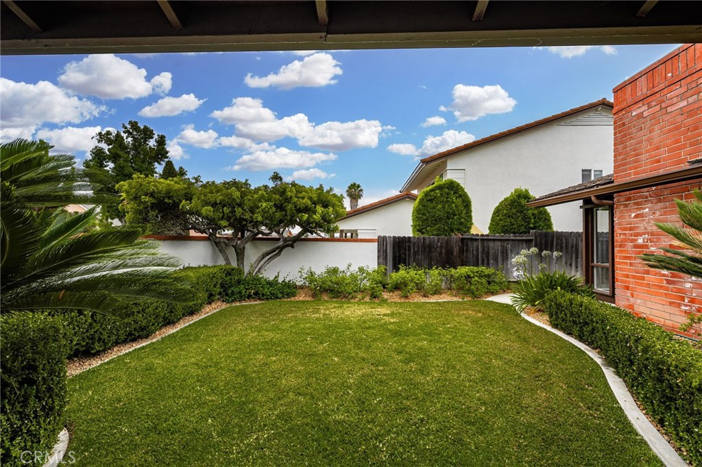 710 W Wedgewood Lane