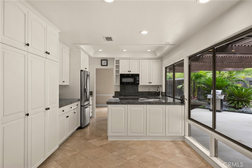 710 W Wedgewood Lane