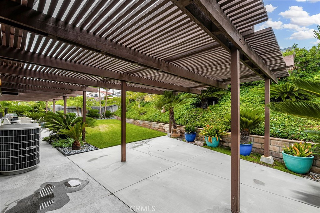 710 W Wedgewood Lane