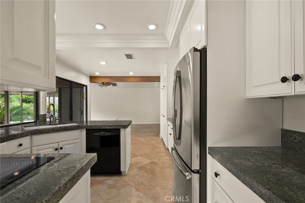 710 W Wedgewood Lane