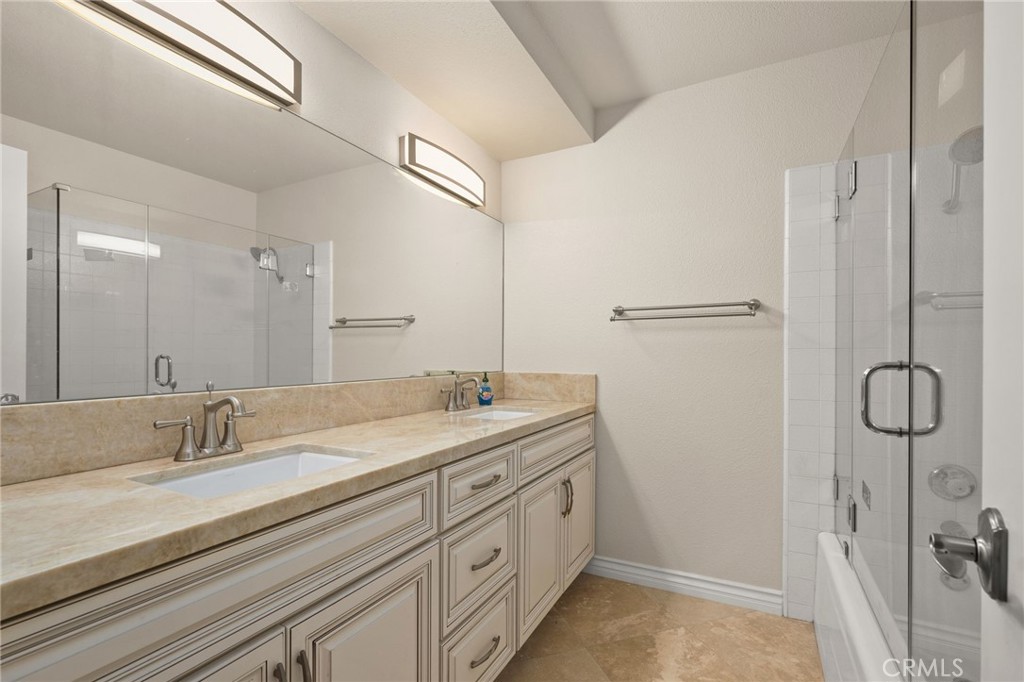 710 W Wedgewood Lane