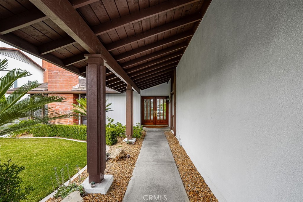 710 W Wedgewood Lane