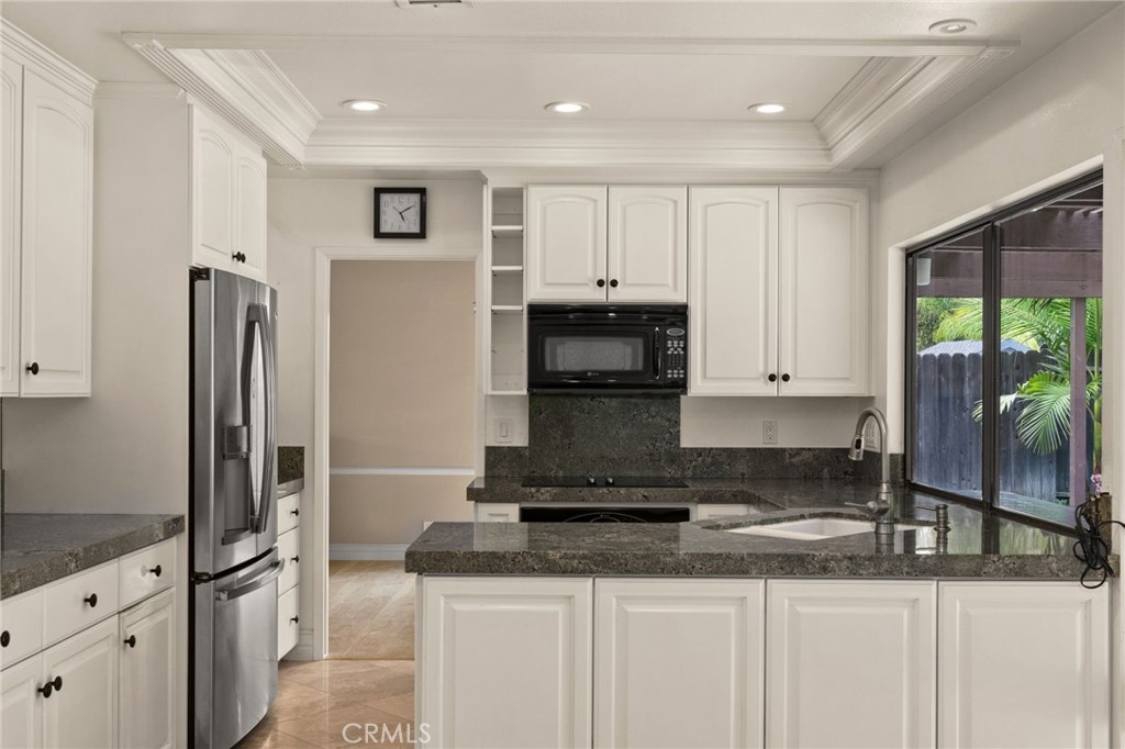 710 W Wedgewood Lane