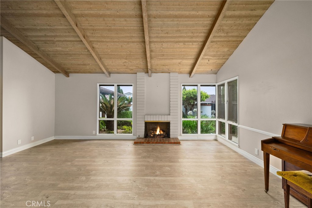 710 W Wedgewood Lane