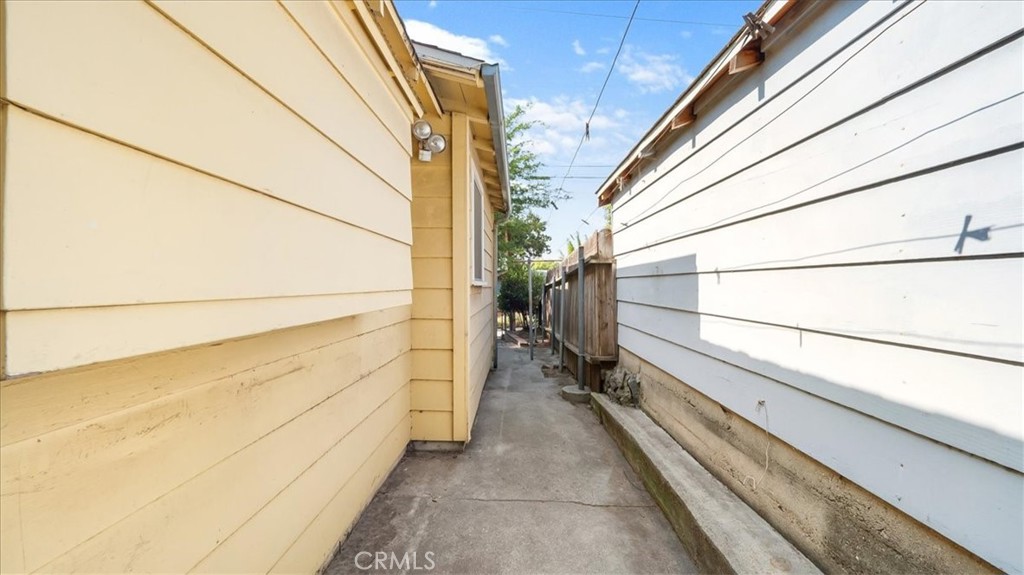 215 N Mountain Trail