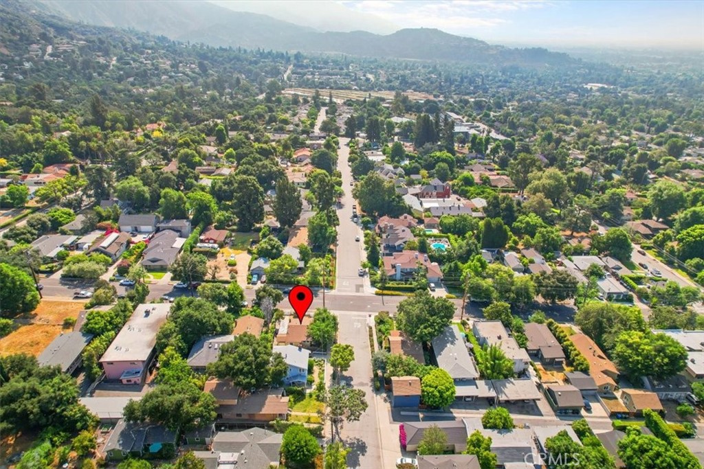 215 N Mountain Trail