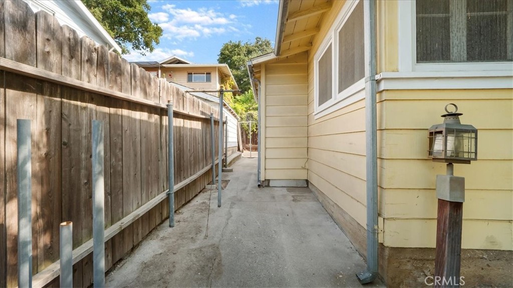 215 N Mountain Trail