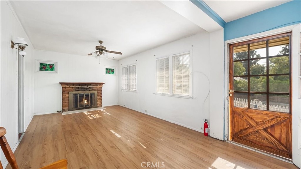 215 N Mountain Trail