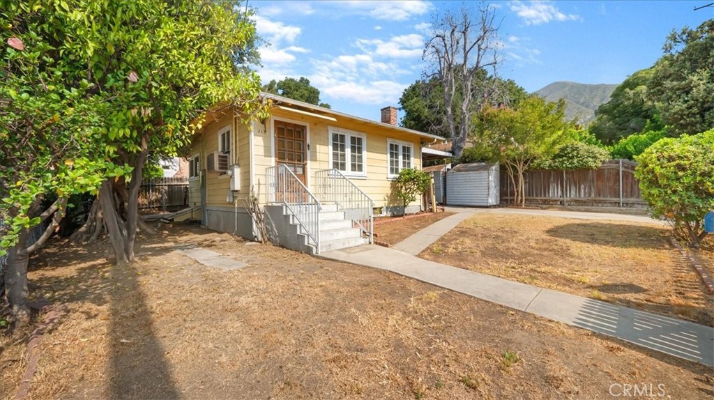 215 N Mountain Trail