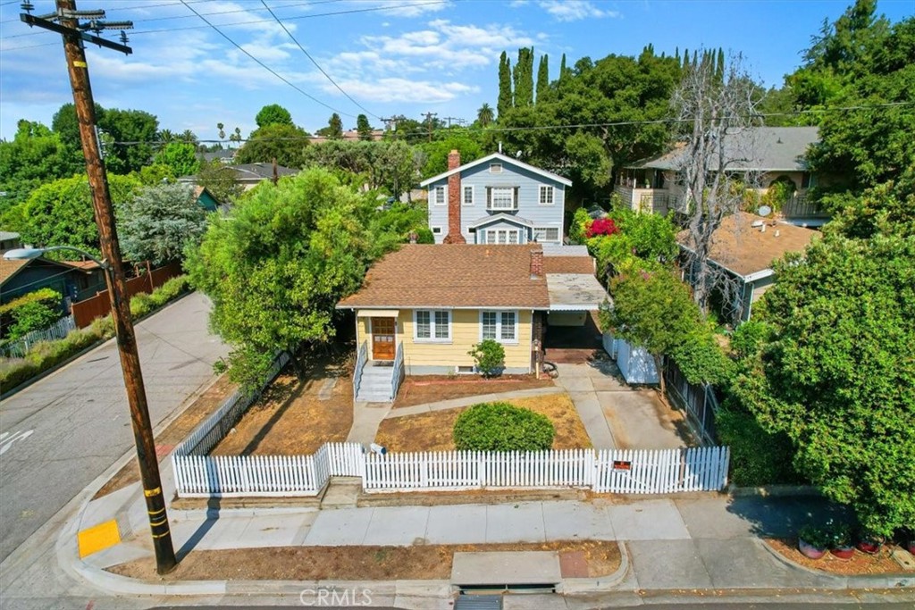 215 N Mountain Trail