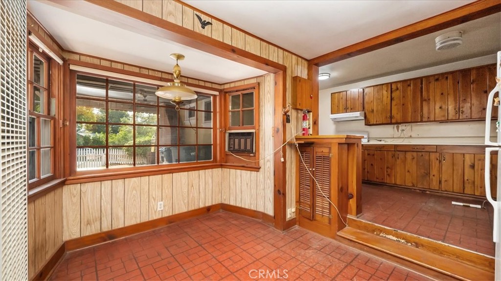 215 N Mountain Trail