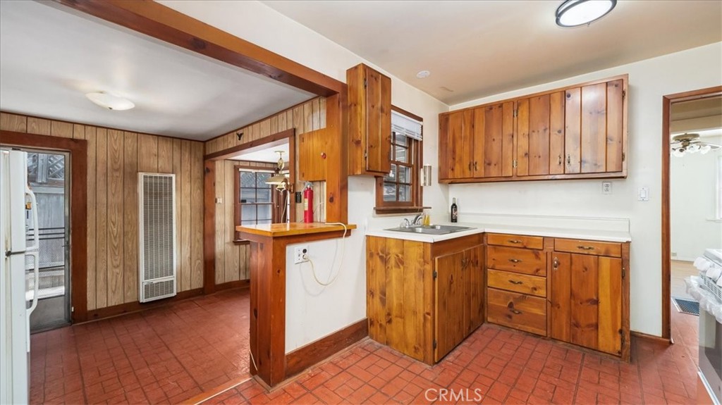 215 N Mountain Trail