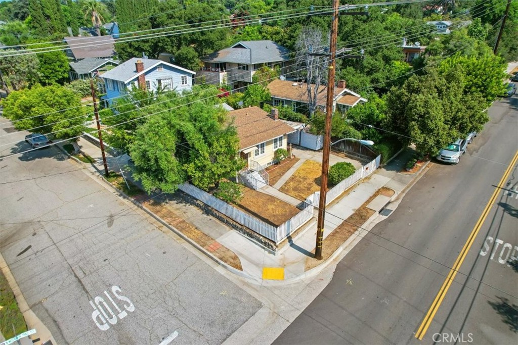 215 N Mountain Trail