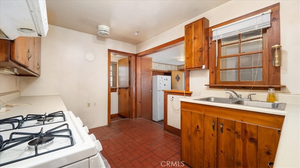 215 N Mountain Trail