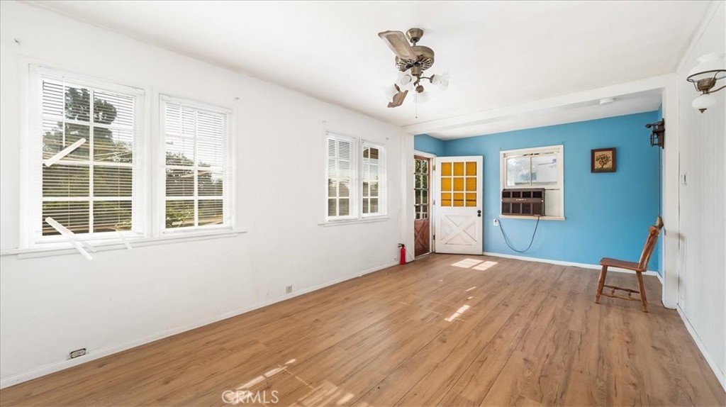 215 N Mountain Trail