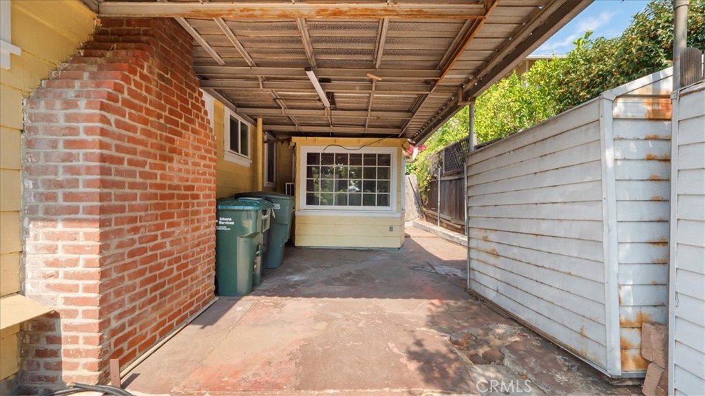 215 N Mountain Trail