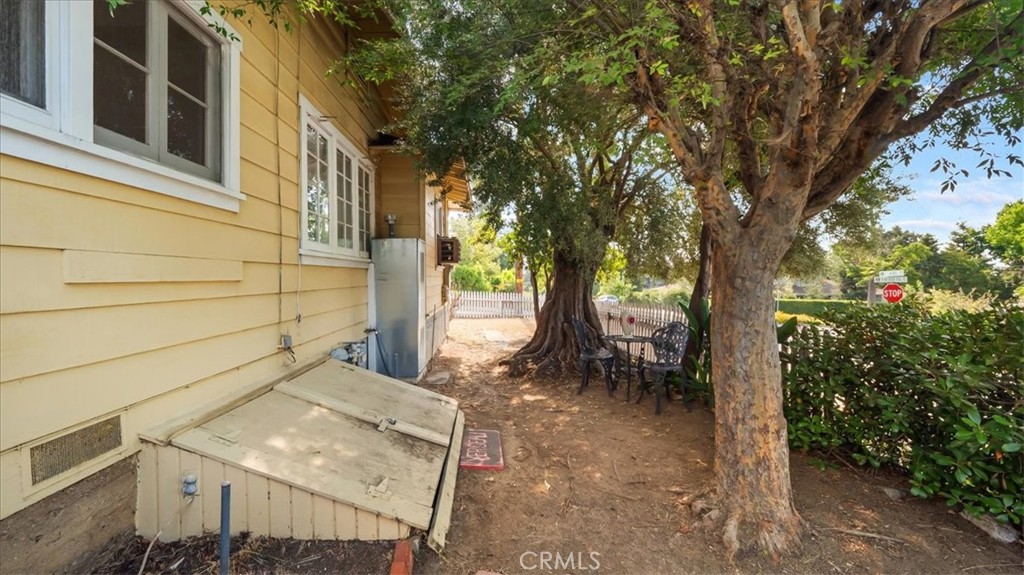 215 N Mountain Trail