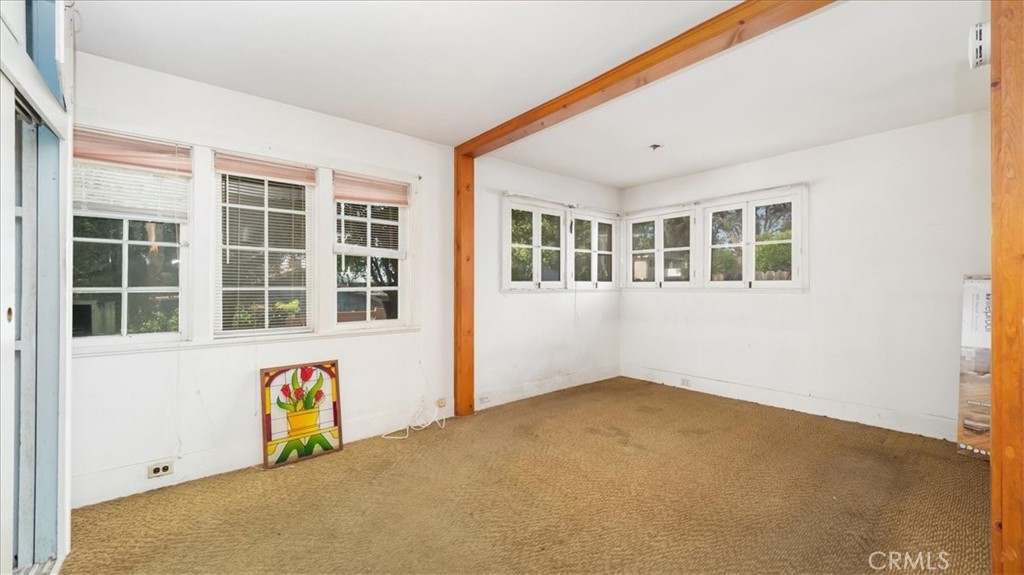 215 N Mountain Trail