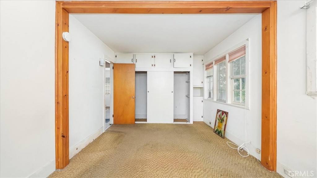 215 N Mountain Trail