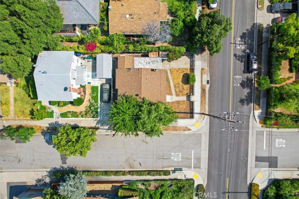 215 N Mountain Trail