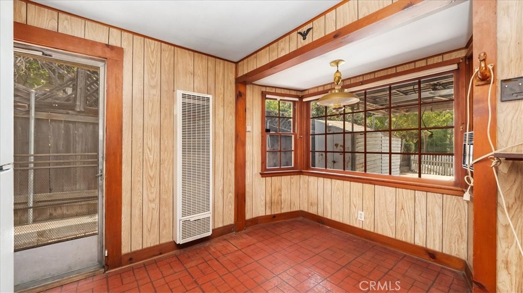 215 N Mountain Trail