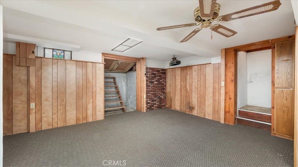 215 N Mountain Trail