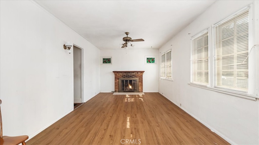 215 N Mountain Trail