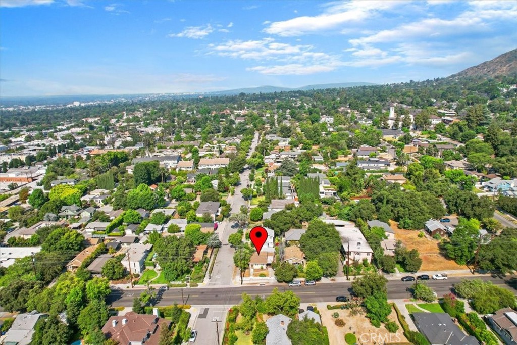 215 N Mountain Trail