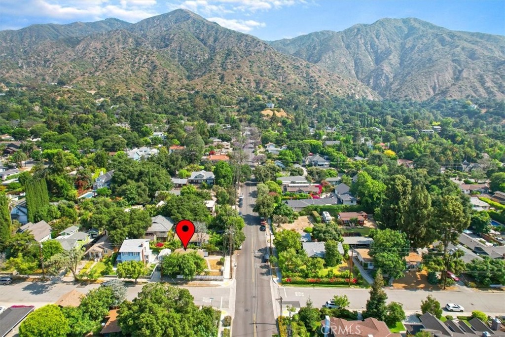 215 N Mountain Trail