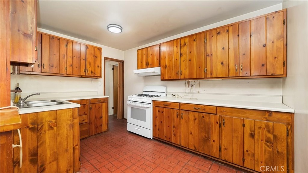 215 N Mountain Trail