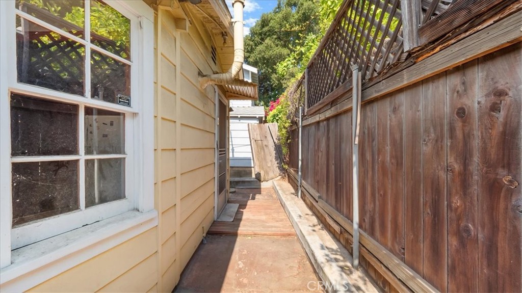 215 N Mountain Trail