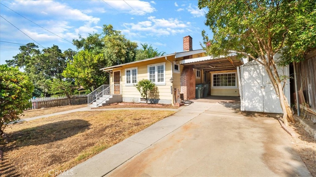 215 N Mountain Trail