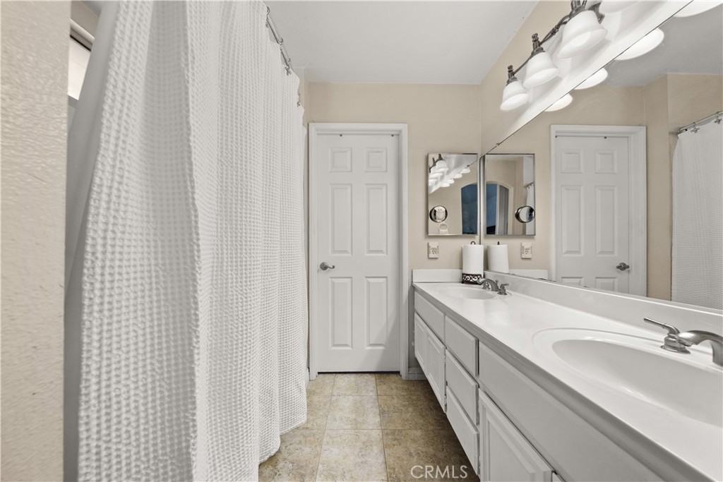 13703 Sunrise Street