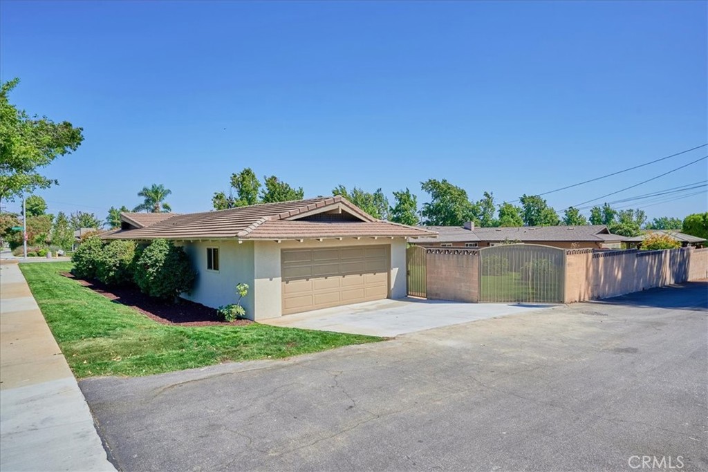 1395 N Shelley Avenue